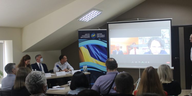 «Information campaigns and educational trainings for media and public sector are the effective tools in the fight against hybrid threats», – Victoria Gromova at the CPD seminar in Mykolayiv